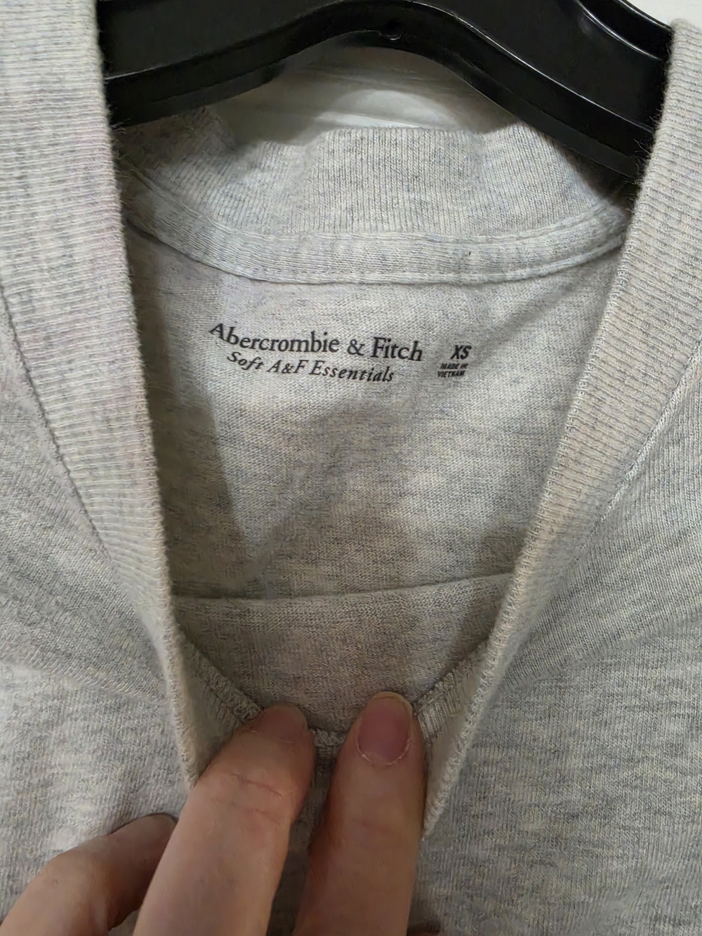 Abercrombie & Fitch Men's Light Heather Gray V-Neck Sweater